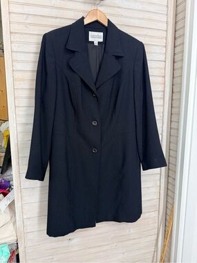 Executive Collection Women's Black Long Blazer Jacket
